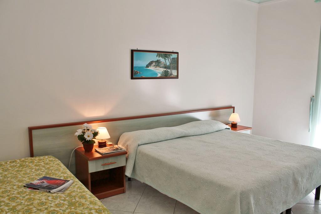 Appartamenti Mare Azzurro By Holiday World 아비솔라 수페리오레 외부 사진